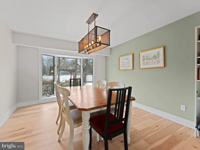 $1,275,000 | 236 Carraige Hill Road, Moorestown, NJ 08057