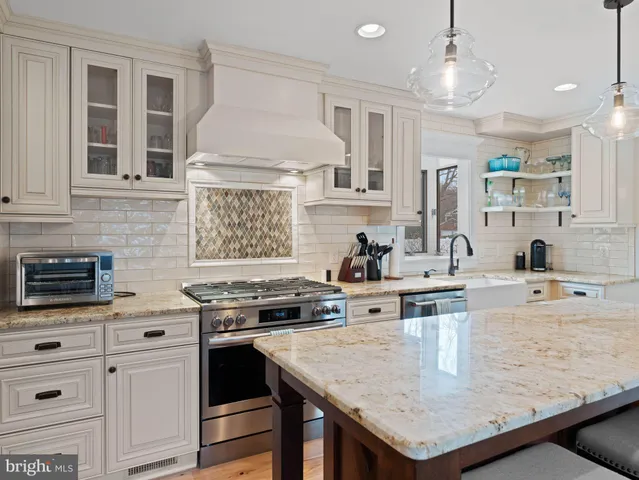 $1,275,000 | 236 Carraige Hill Road, Moorestown, NJ 08057