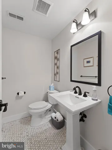 $1,275,000 | 236 Carraige Hill Road, Moorestown, NJ 08057