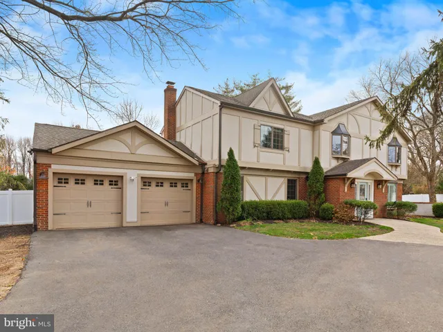 $1,275,000 | 236 Carraige Hill Road, Moorestown, NJ 08057