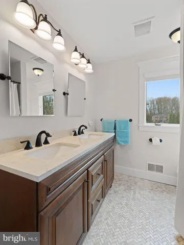 $1,275,000 | 236 Carraige Hill Road, Moorestown, NJ 08057