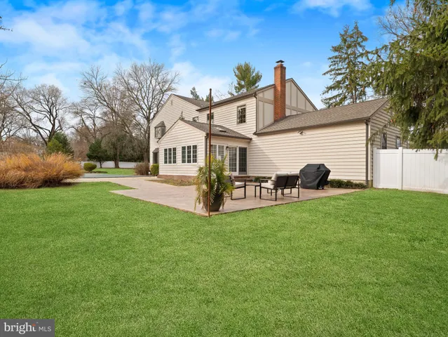 $1,275,000 | 236 Carraige Hill Road, Moorestown, NJ 08057