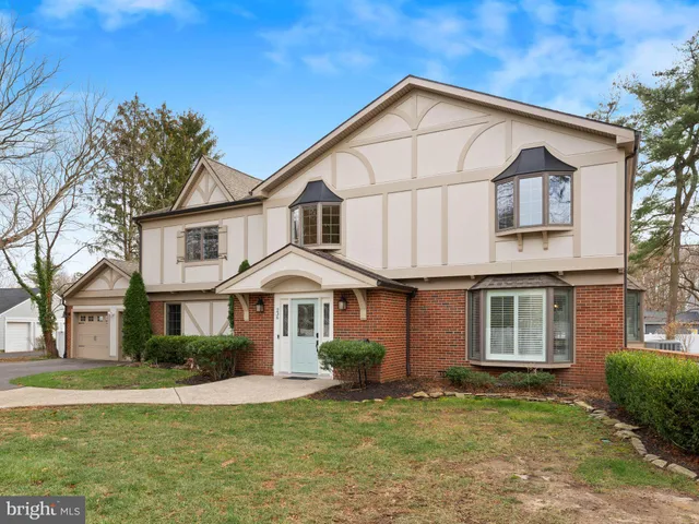 $1,275,000 | 236 Carraige Hill Road, Moorestown, NJ 08057
