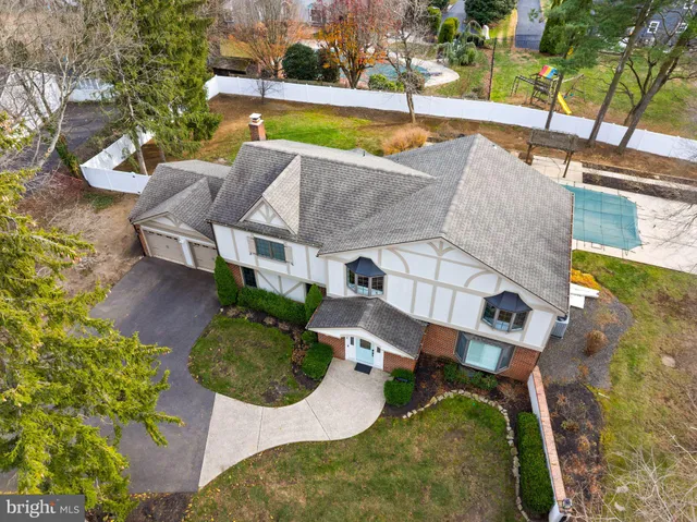 $1,275,000 | 236 Carraige Hill Road, Moorestown, NJ 08057