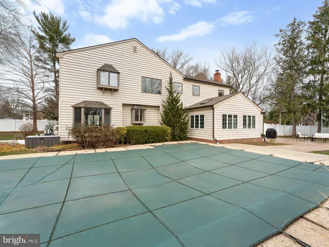 $1,275,000 | 236 Carraige Hill Road, Moorestown, NJ 08057