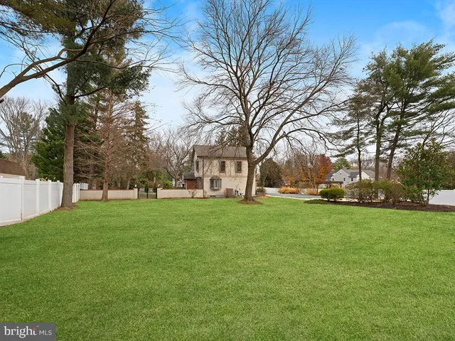 $1,275,000 | 236 Carraige Hill Road, Moorestown, NJ 08057