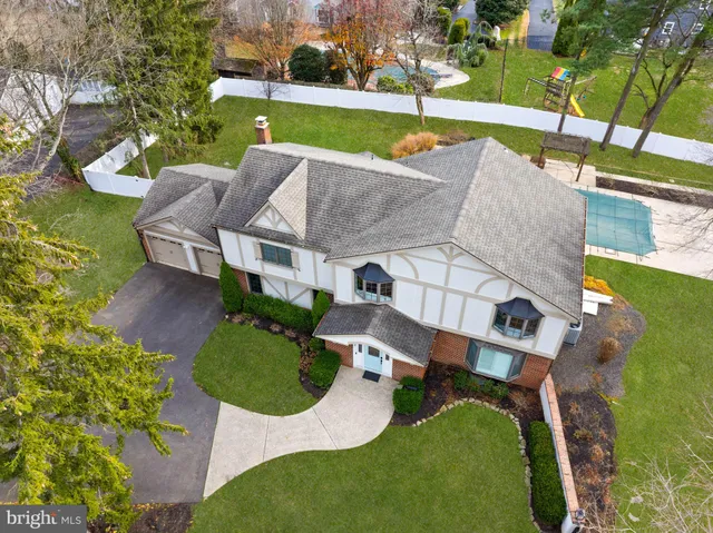 $1,275,000 | 236 Carraige Hill Road, Moorestown, NJ 08057