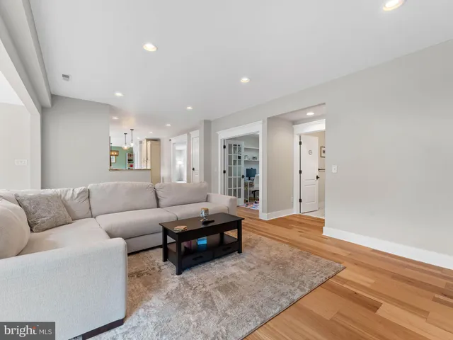 $1,275,000 | 236 Carraige Hill Road, Moorestown, NJ 08057