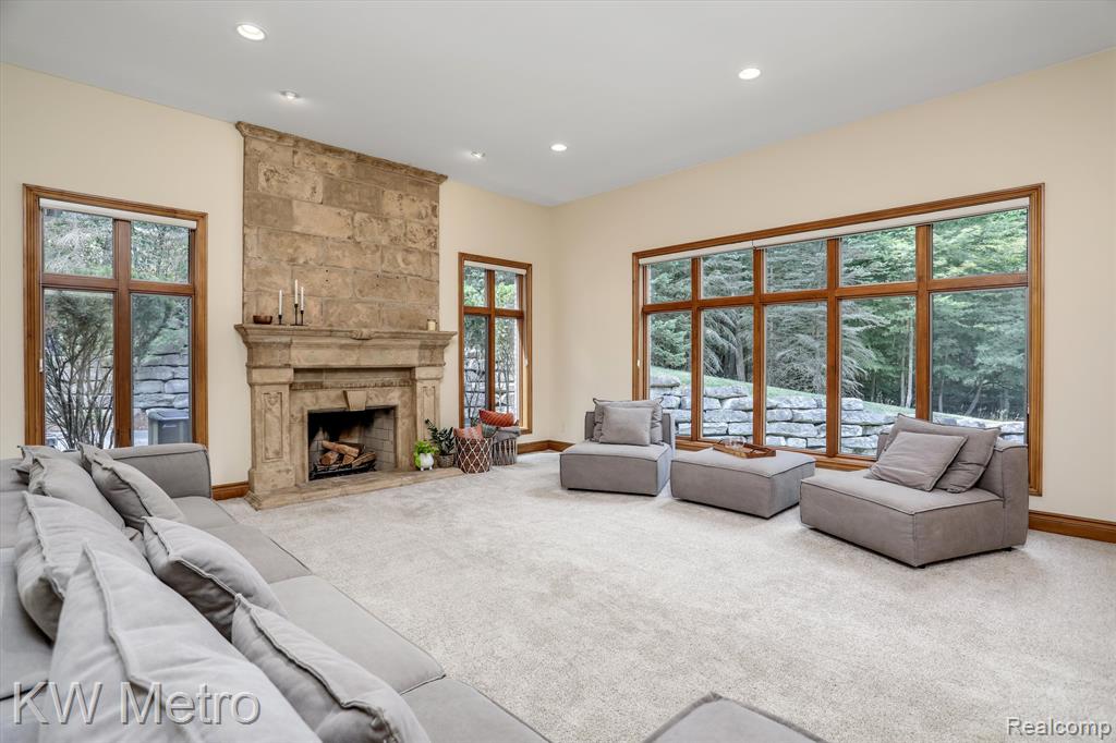 1553 Scenic Hollow Rochester, MI 48306 - Photo 20 of 65