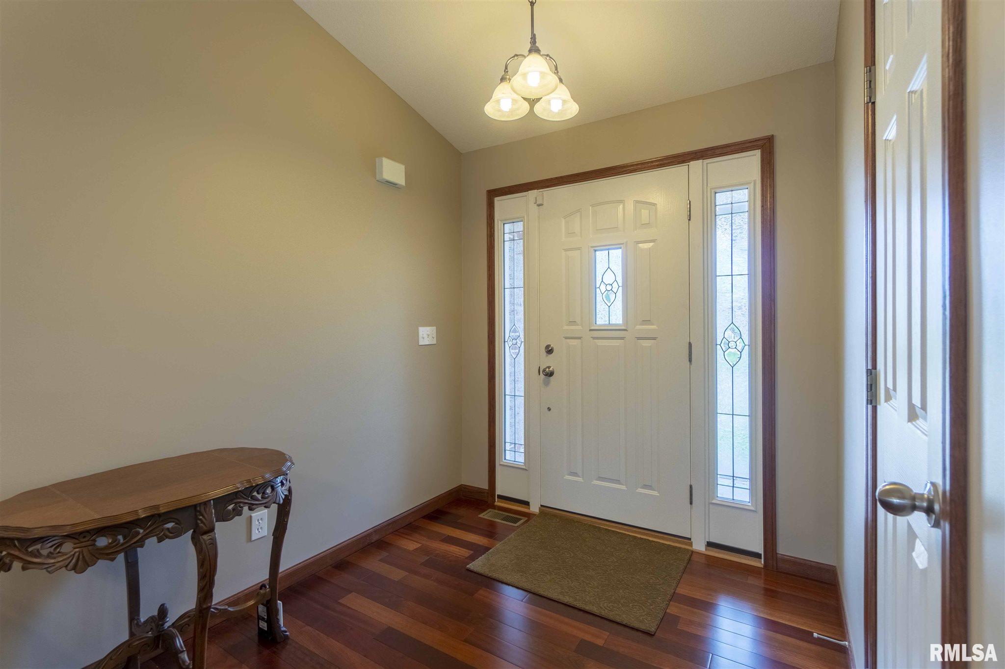 1640 Kingsbury Road Washington, IL 61571 - Photo 6 of 50 Gallery Image 6