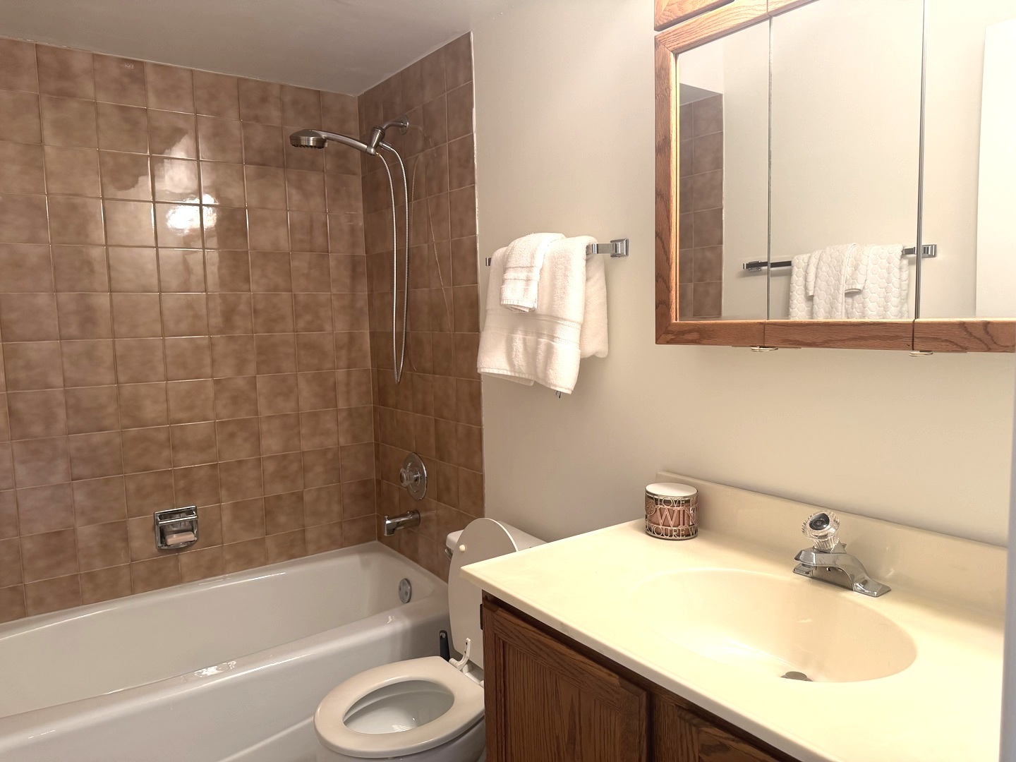1905 West Golf Road, Unit 2A Mount Prospect, IL 60056 - Photo 12 of 20 Gallery Image 12