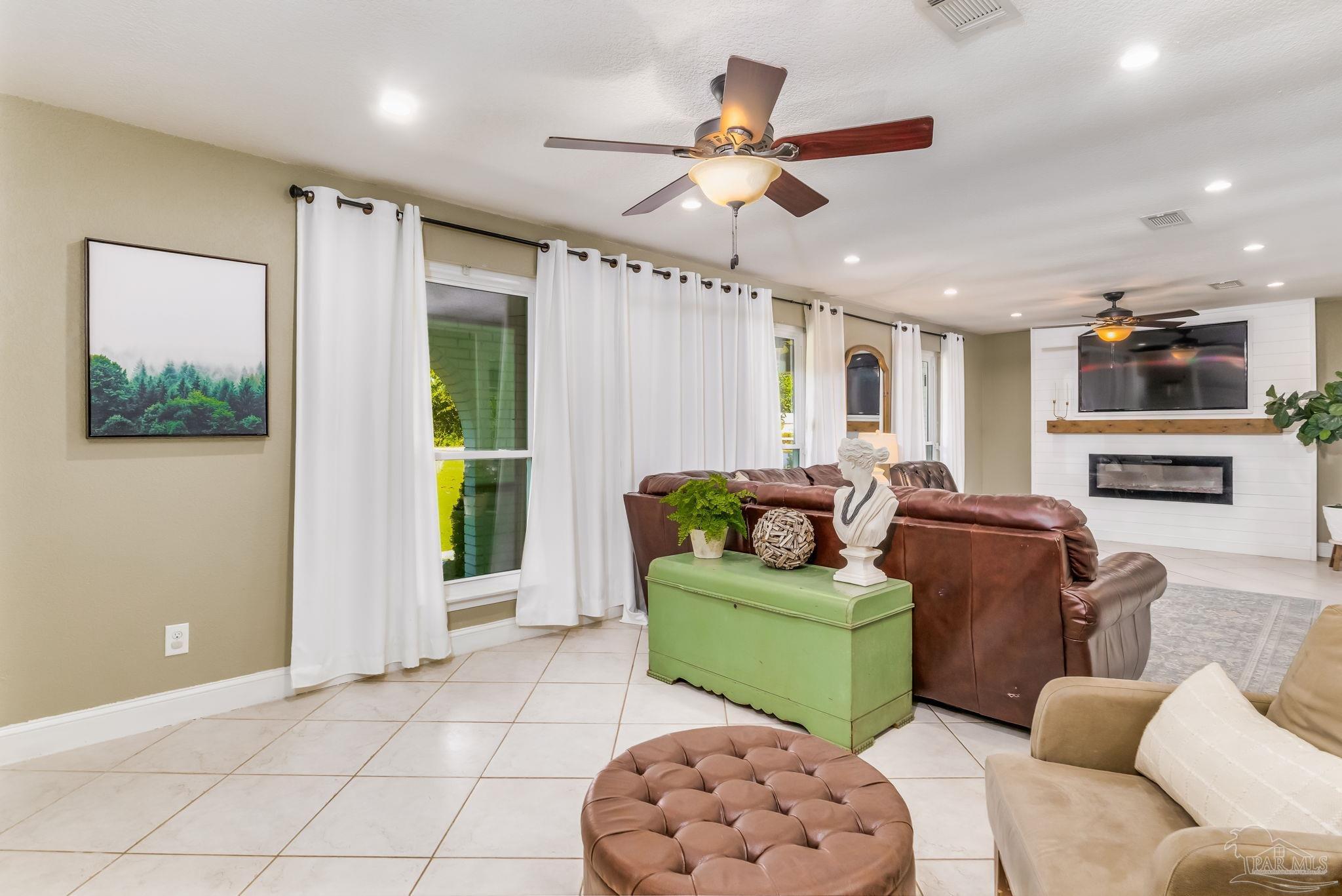 9920 Rebel Road Pensacola, FL 32526 - Photo 11 of 54 Gallery Image 11