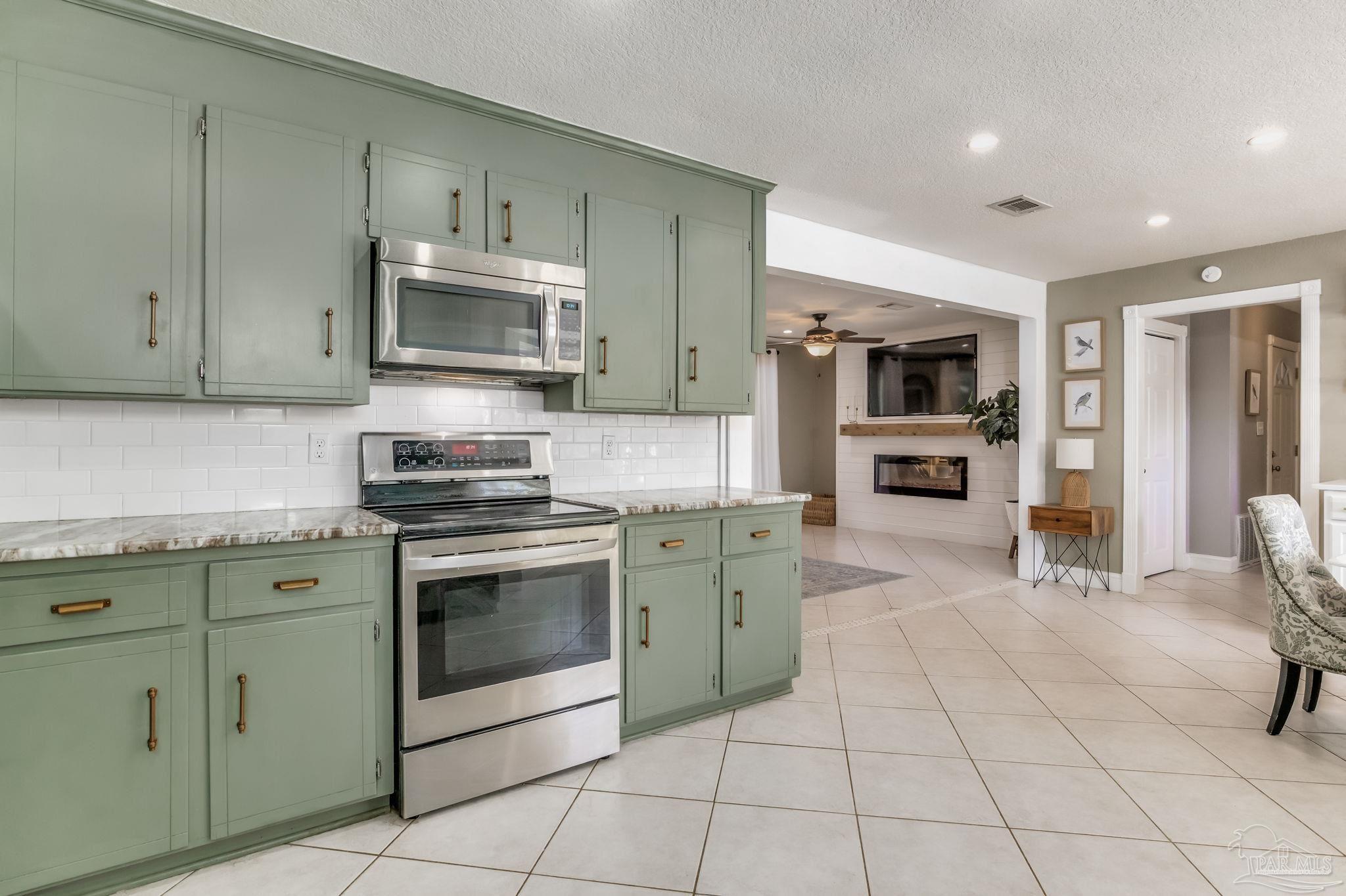 9920 Rebel Road Pensacola, FL 32526 - Photo 18 of 54 Gallery Image 18
