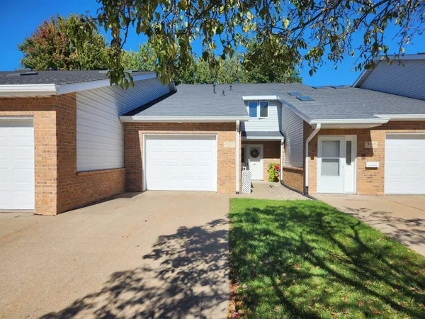 $250,000 | 3113 Pasadena Court, Unit 31, Dubuque, IA 52001