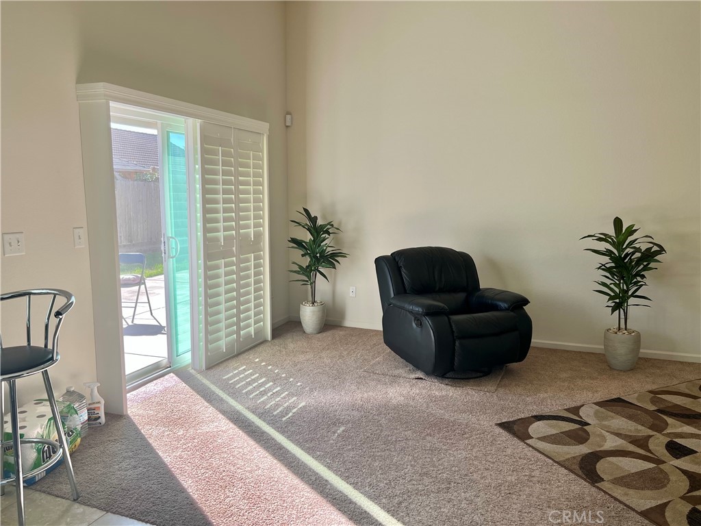 2185 Drake Avenue Merced, CA 95348 - Photo 14 of 34 a living room with furniture and a potted plant