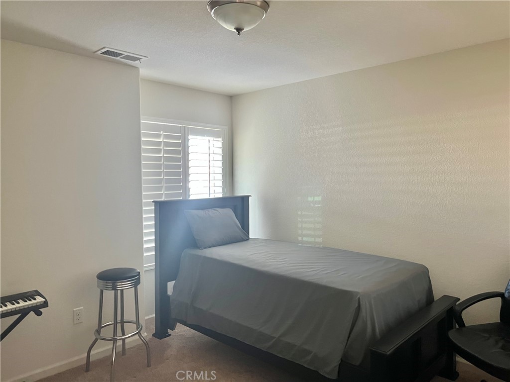 2185 Drake Avenue Merced, CA 95348 - Photo 24 of 34 a bedroom with a bed and chair