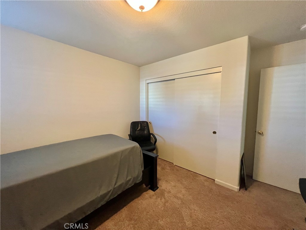 2185 Drake Avenue Merced, CA 95348 - Photo 25 of 34 a room with a bed and a cabinet