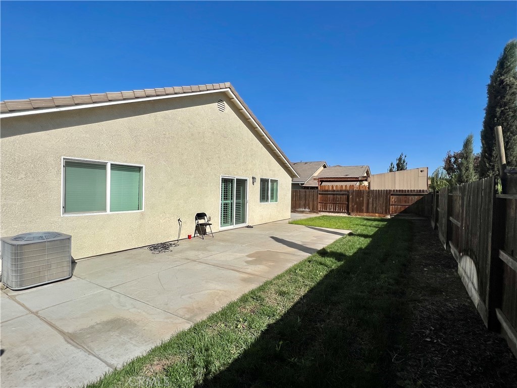 2185 Drake Avenue Merced, CA 95348 - Photo 30 of 34 a view of a house with backyard