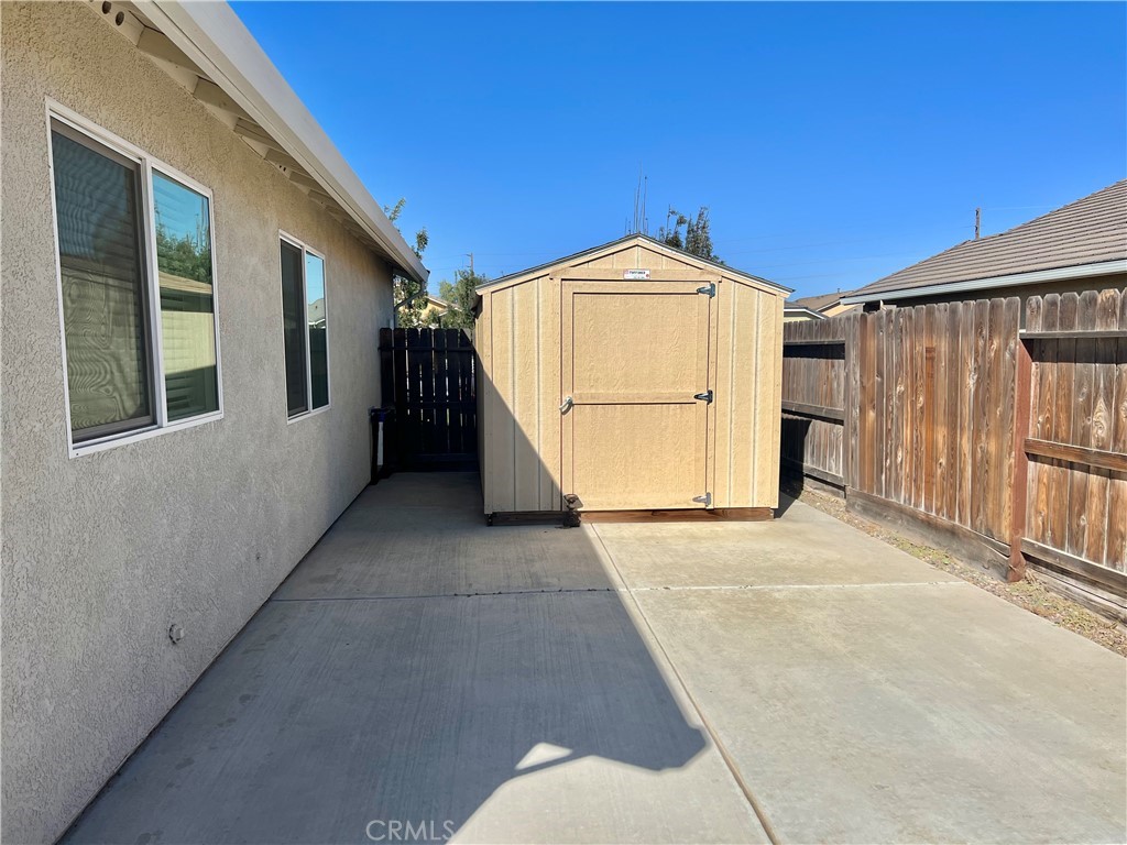 2185 Drake Avenue Merced, CA 95348 - Photo 33 of 34 a backyard of a house with a garage