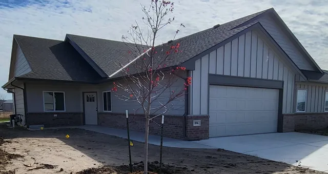 $220,500 | 896 North Cloverleaf Street, Goddard, KS 67052