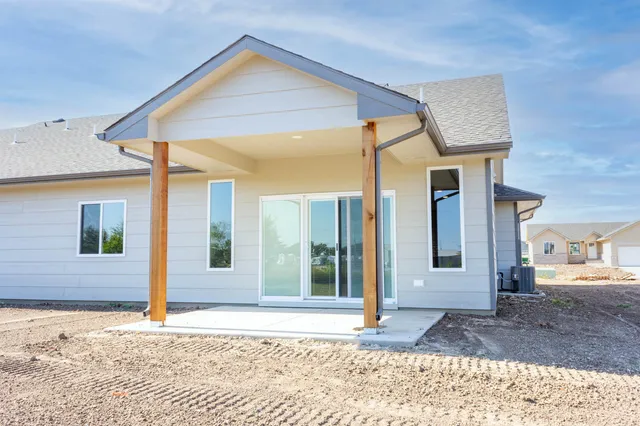 $220,500 | 896 North Cloverleaf Street, Goddard, KS 67052