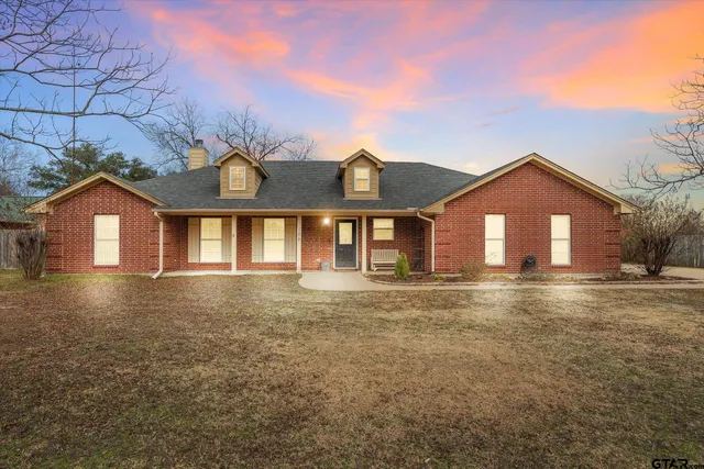 $444,500 | 128 Colorado Street, Van, TX 75790