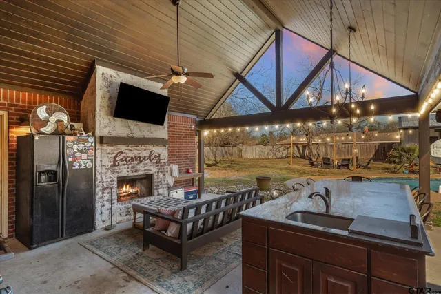 $444,500 | 128 Colorado Street, Van, TX 75790