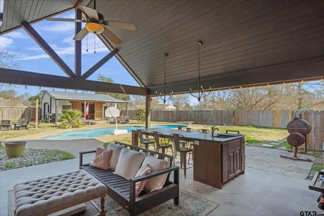 $444,500 | 128 Colorado Street, Van, TX 75790