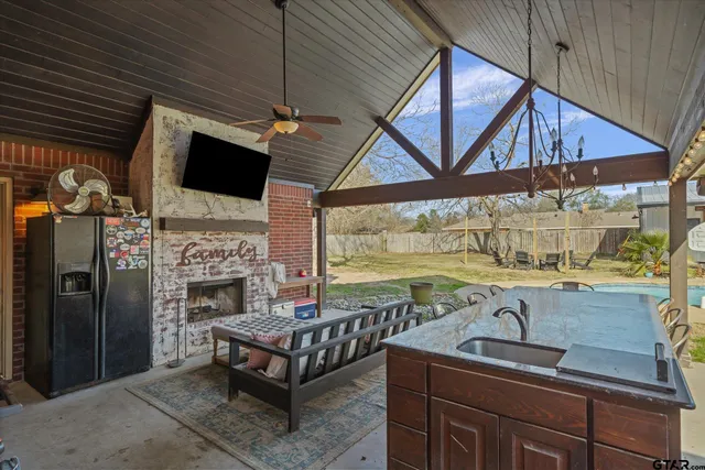 $444,500 | 128 Colorado Street, Van, TX 75790