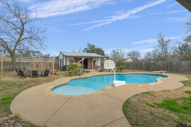 $444,500 | 128 Colorado Street, Van, TX 75790