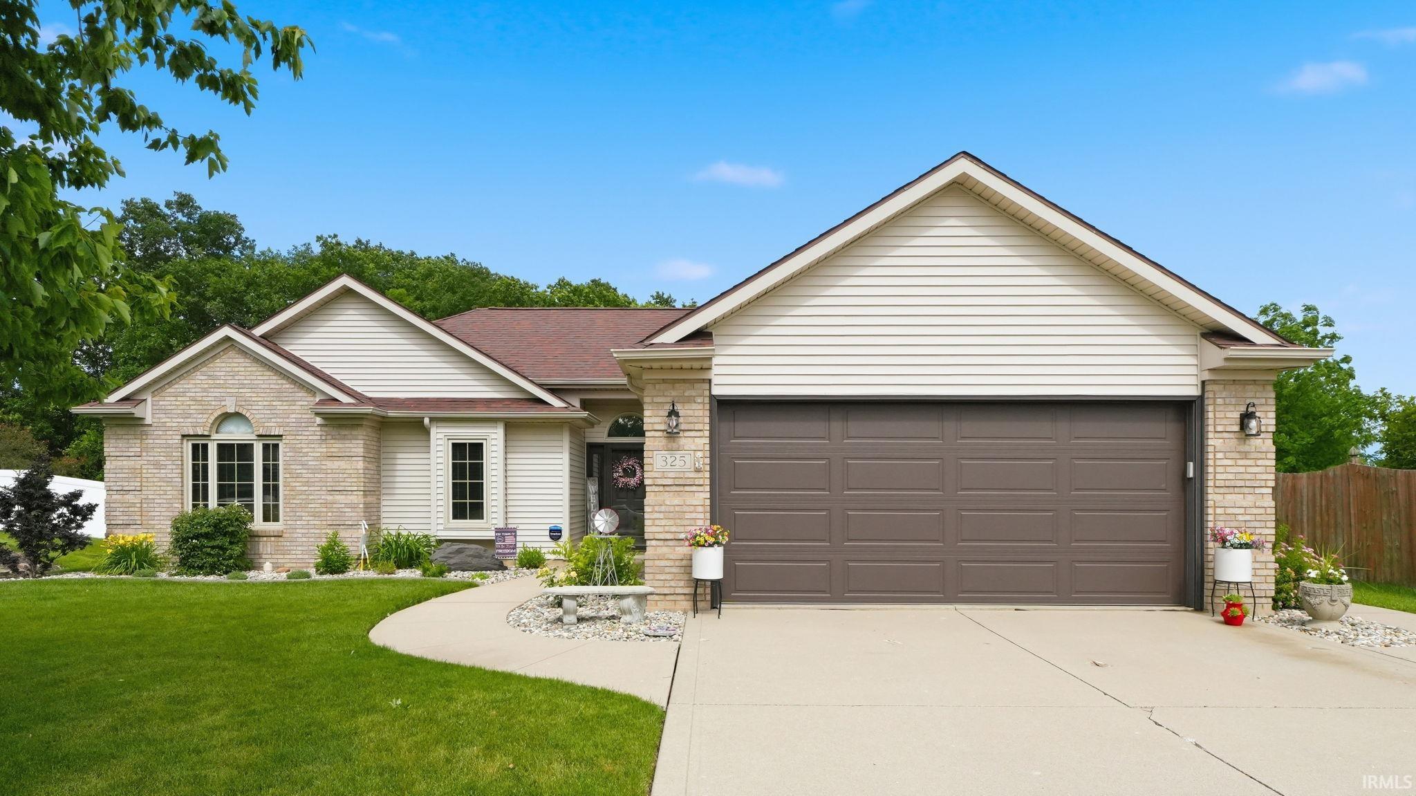 325 Ridge Hill Place Fort Wayne, IN 46804 - Photo 1 of 32