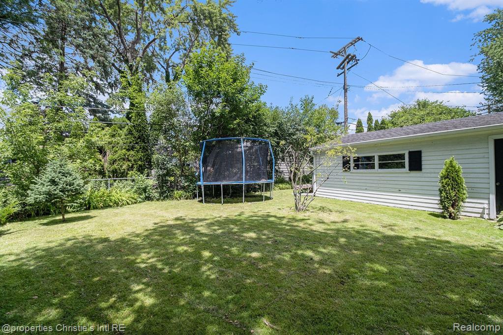 17850 Beverly Road Beverly Hills, MI 48025 - Photo 34 of 40
