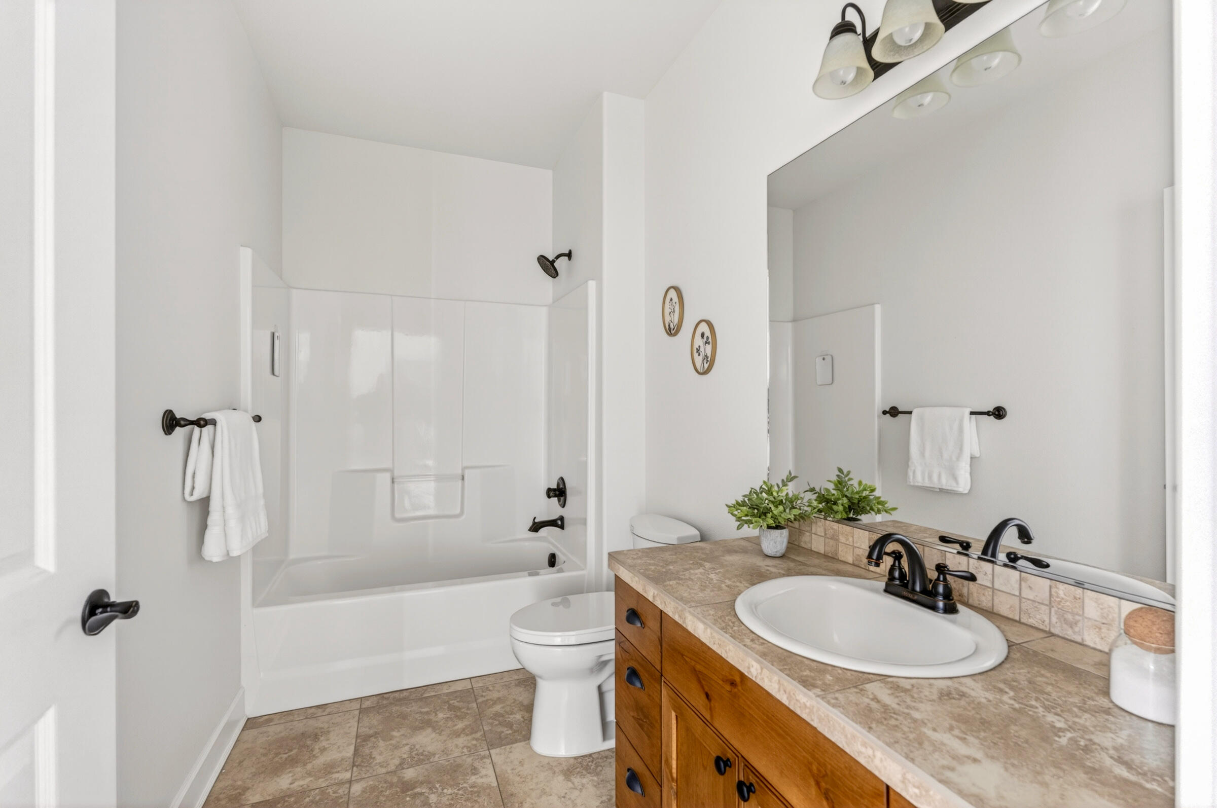 60275 Addie Triplett Loop Bend, OR 97702 - Photo 23 of 34 Bathroom #2