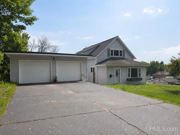 $189,900 | 915 West Brown Street, Iron Mountain, MI 49801