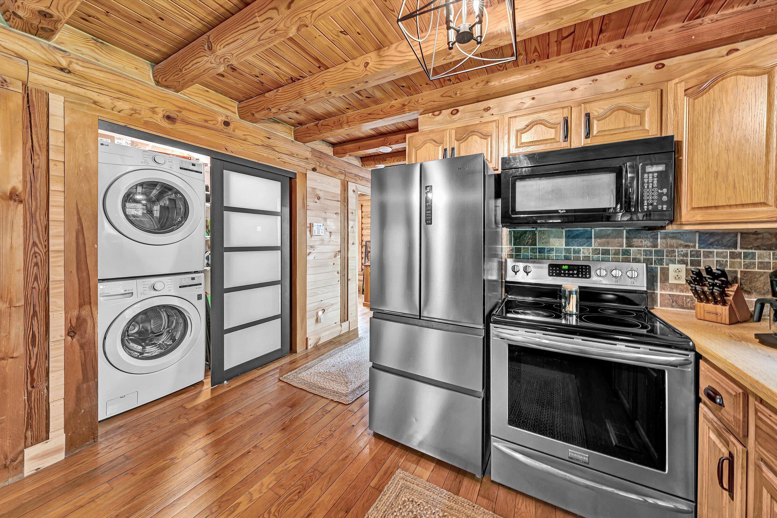 6211 Hillcrest Road Salem, VA 24153 - Photo 14 of 36 a kitchen with a stove top oven and a refrigerator