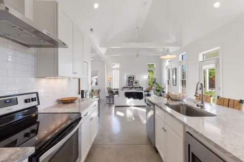 $550,000 | 1811 A 3rd Avenue North, Nashville, TN 37208