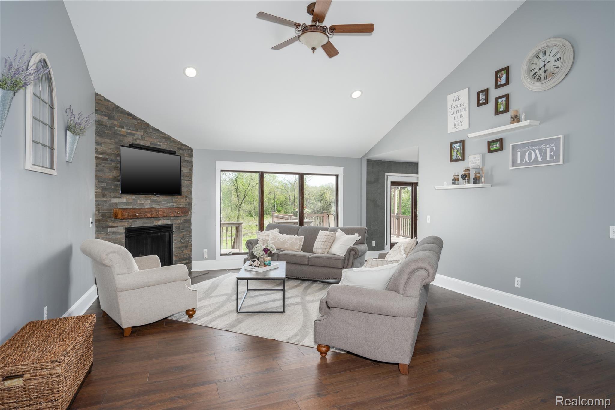 12888 Belle River Road Memphis, MI 48041 - Photo 12 of 50 12888 Belle River Rd Memphis INT-2.jpg