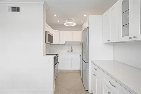 $295,000 | 1001 North Riverside Drive, Unit 304, Pompano Beach, FL 33062