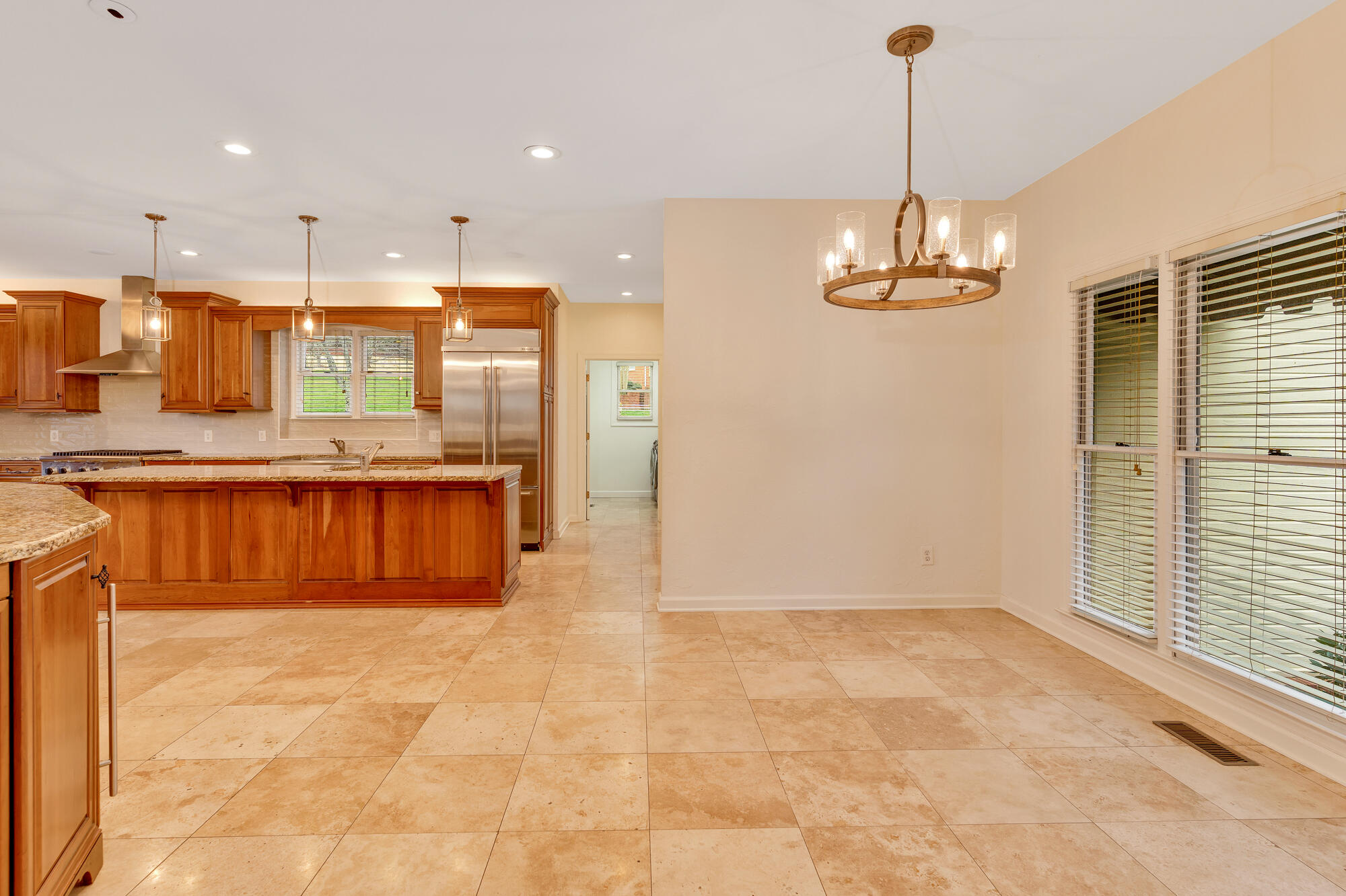 9928 Frost Ridge Drive Ooltewah, TN 37363 - Photo 11 of 82 Eat-In Kitchen
