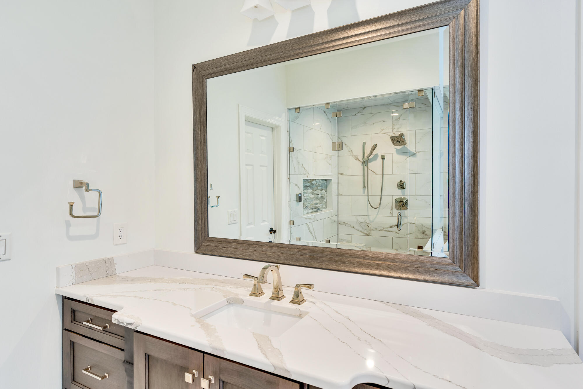 9928 Frost Ridge Drive Ooltewah, TN 37363 - Photo 24 of 82 Primary Bathroom