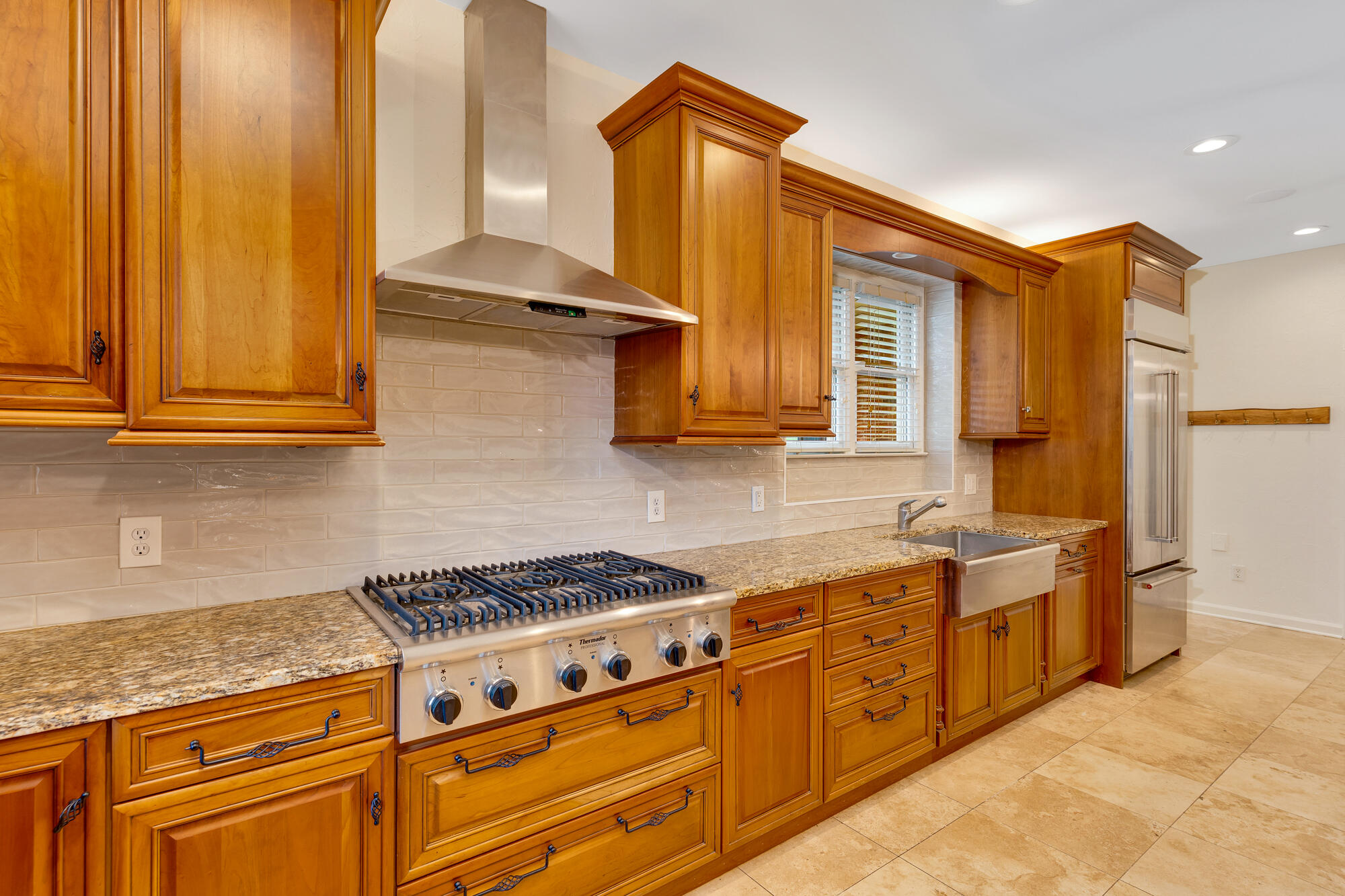 9928 Frost Ridge Drive Ooltewah, TN 37363 - Photo 10 of 82 Kitchen