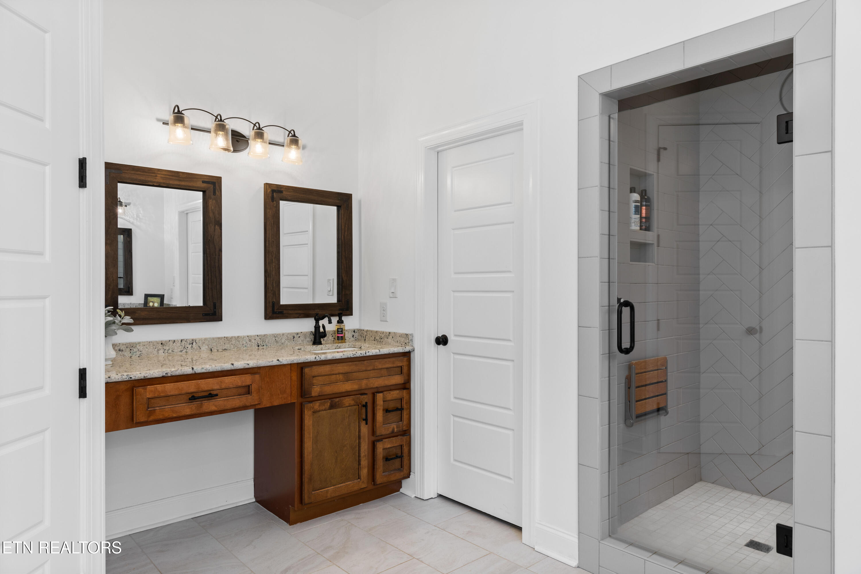 650 Enclave Point Kingston, TN 37763 - Photo 22 of 52 primary bathroom