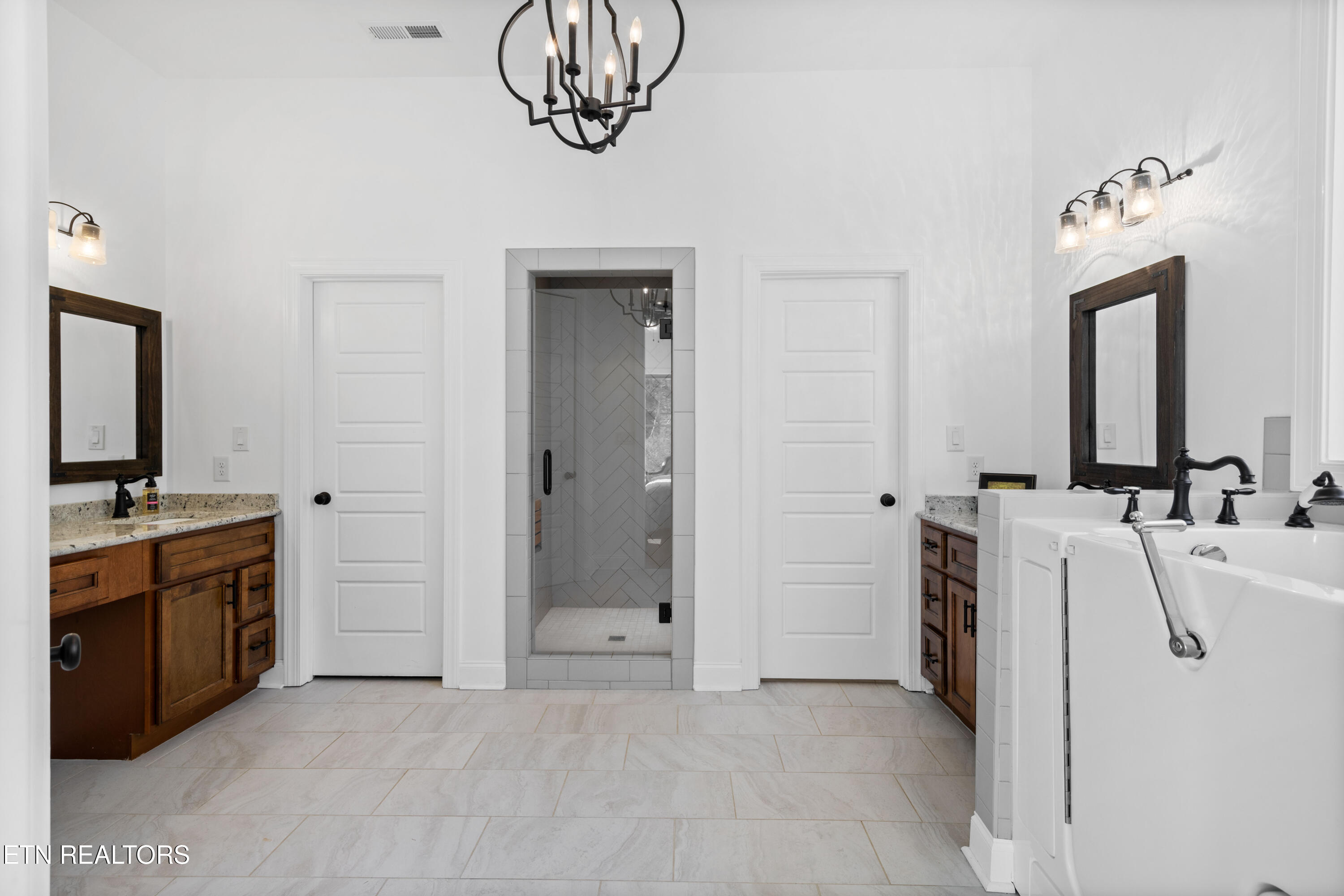 650 Enclave Point Kingston, TN 37763 - Photo 23 of 52 primary bathroom