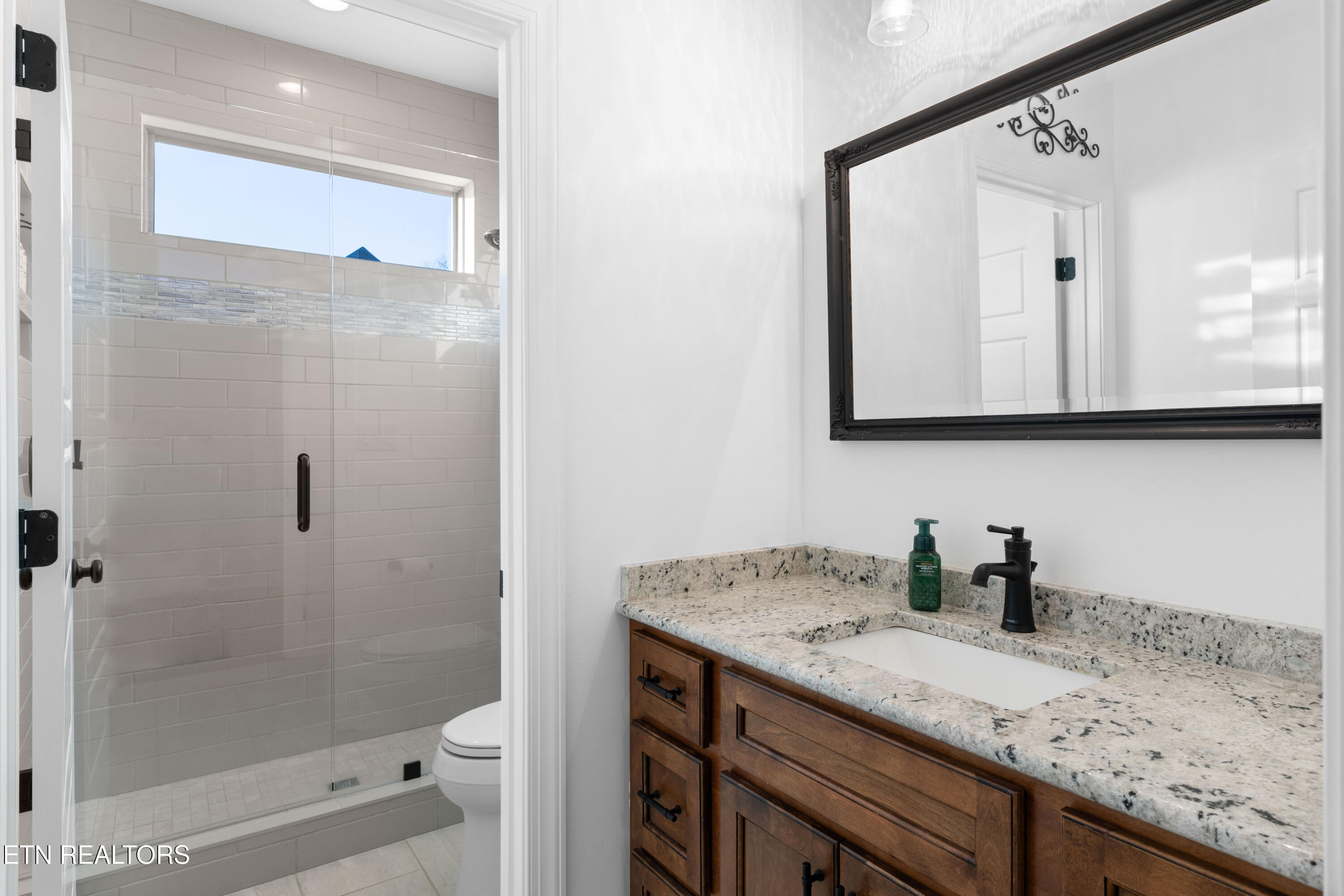 650 Enclave Point Kingston, TN 37763 - Photo 25 of 52 2nd full bathroom