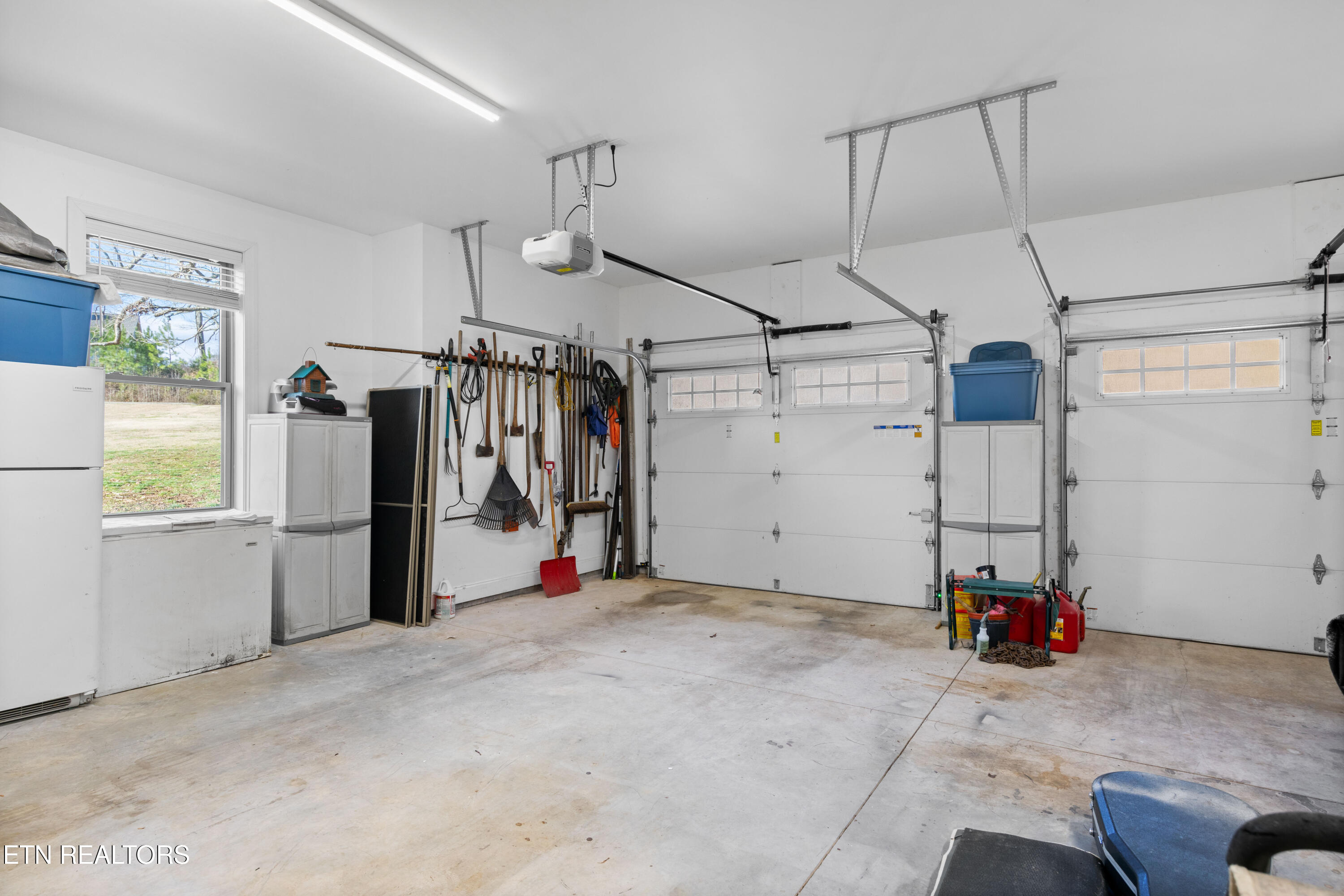 650 Enclave Point Kingston, TN 37763 - Photo 40 of 52 garage