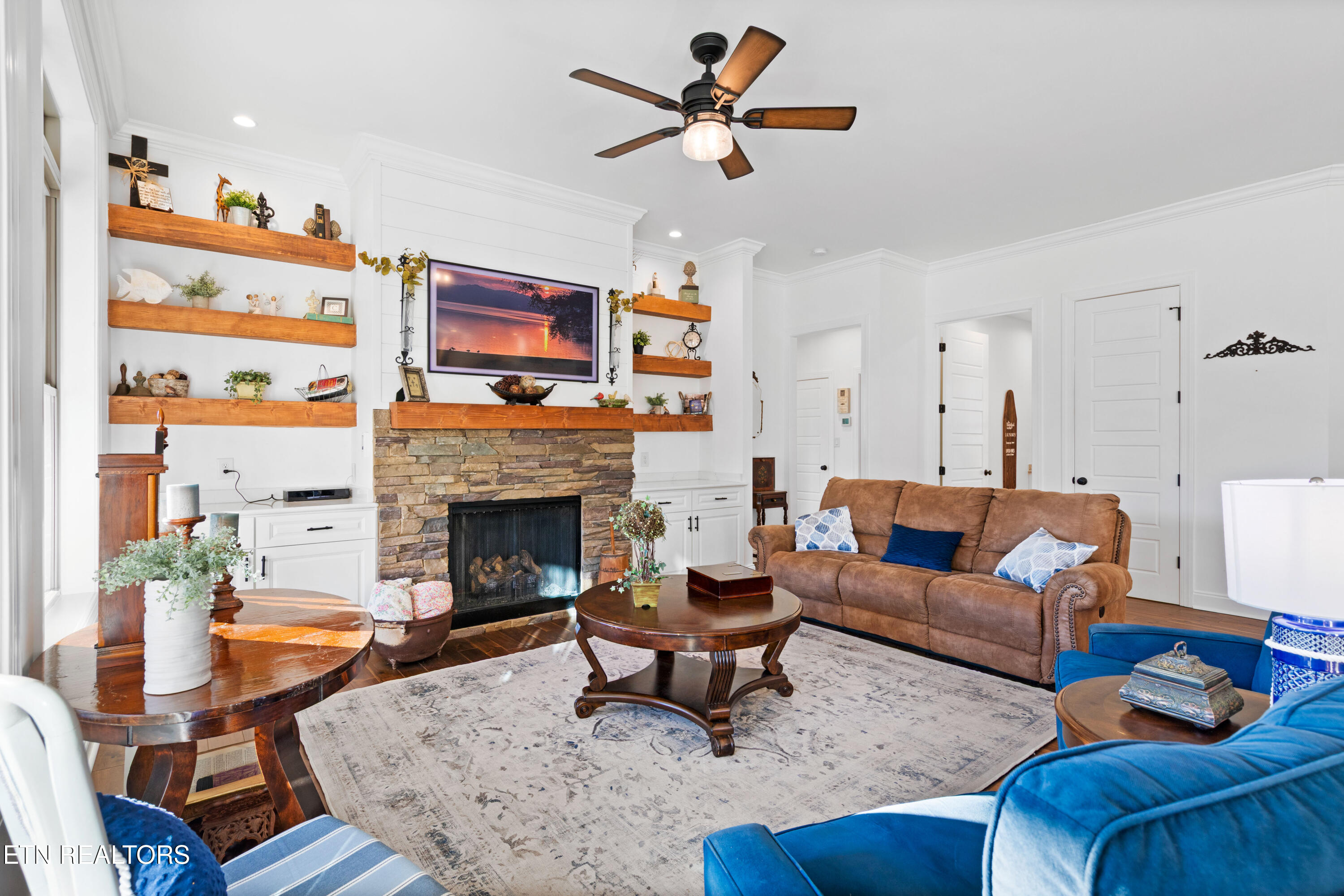 650 Enclave Point Kingston, TN 37763 - Photo 10 of 52 living room