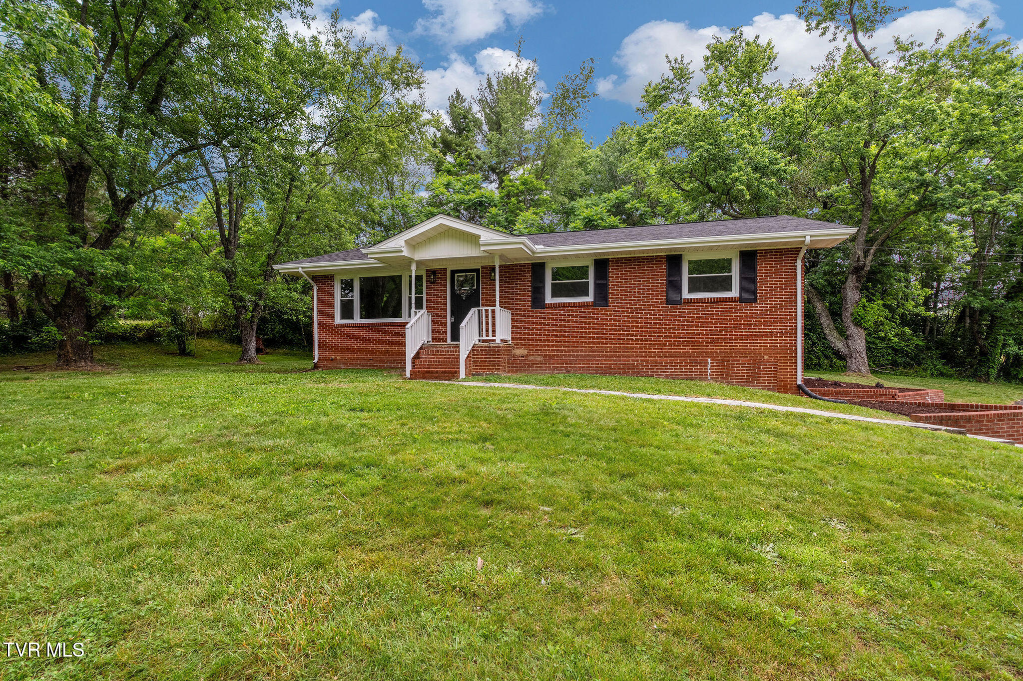 630 Briar Patch Lane Greeneville, TN 37745 - Photo 2 of 50 DSC03878