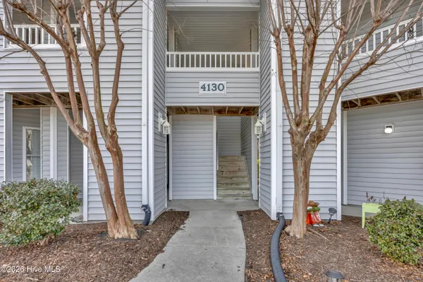 $1,600 | 4130 Breezewood Drive, Unit 201, Wilmington, NC 28412