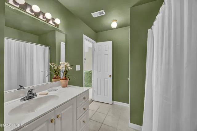 $1,600 | 4130 Breezewood Drive, Unit 201, Wilmington, NC 28412