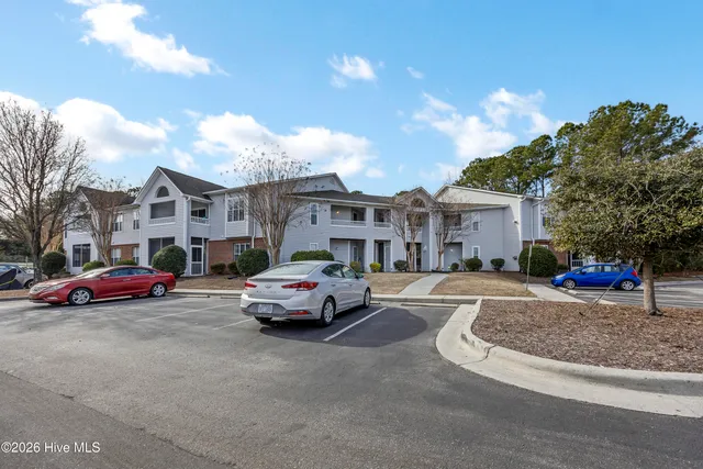 $1,600 | 4130 Breezewood Drive, Unit 201, Wilmington, NC 28412